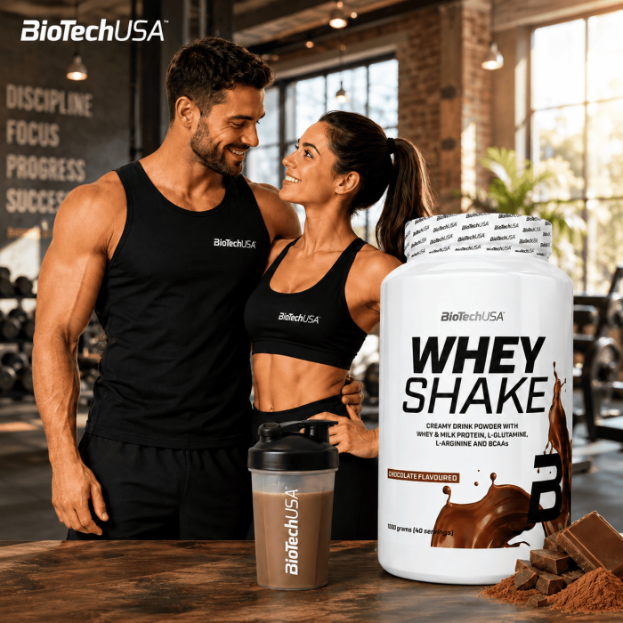 un couple fitness bois la whey shake biotech usa